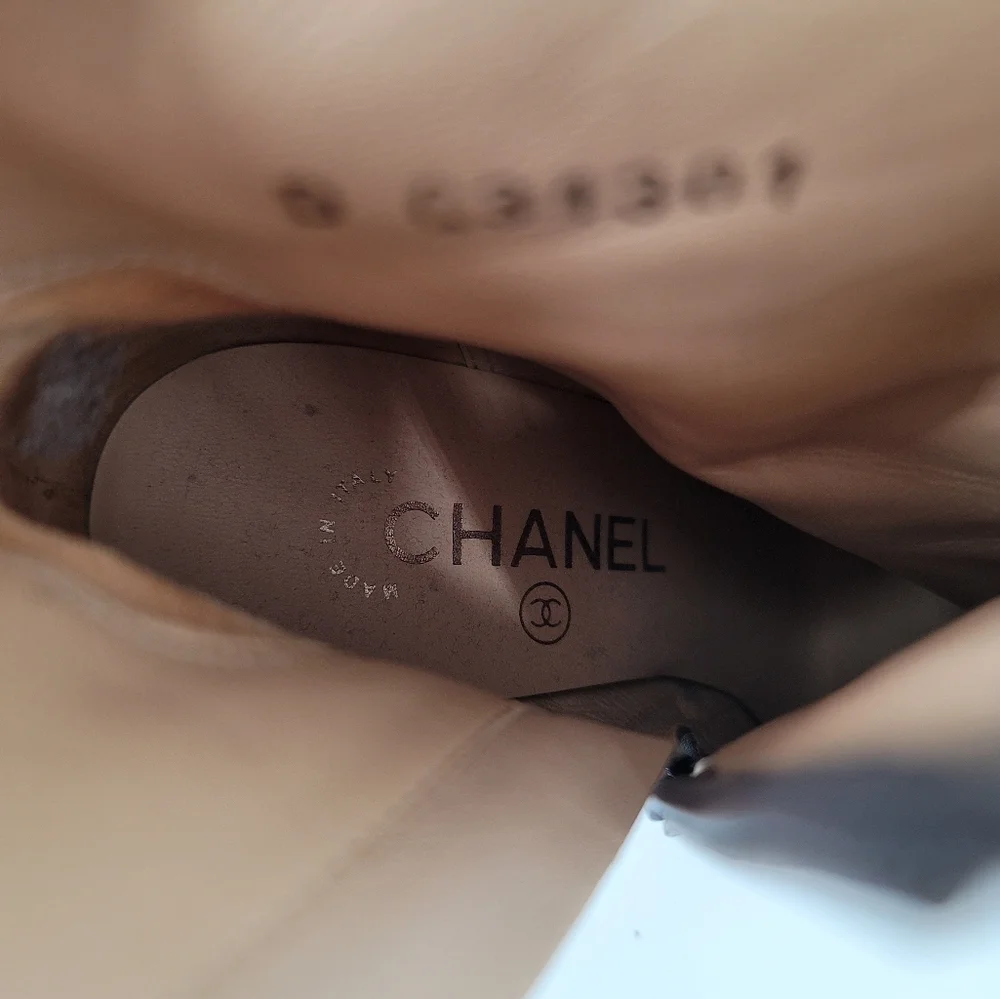 CHANEL preowned very
